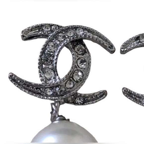 🔥Chanel CC Moon Crystal Faux Pearl Dangle Piercing Earrings - Picture 8 of 12